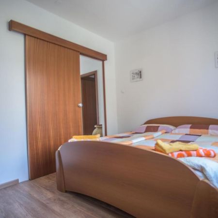 Apartman Marenic เซรส ภายนอก รูปภาพ